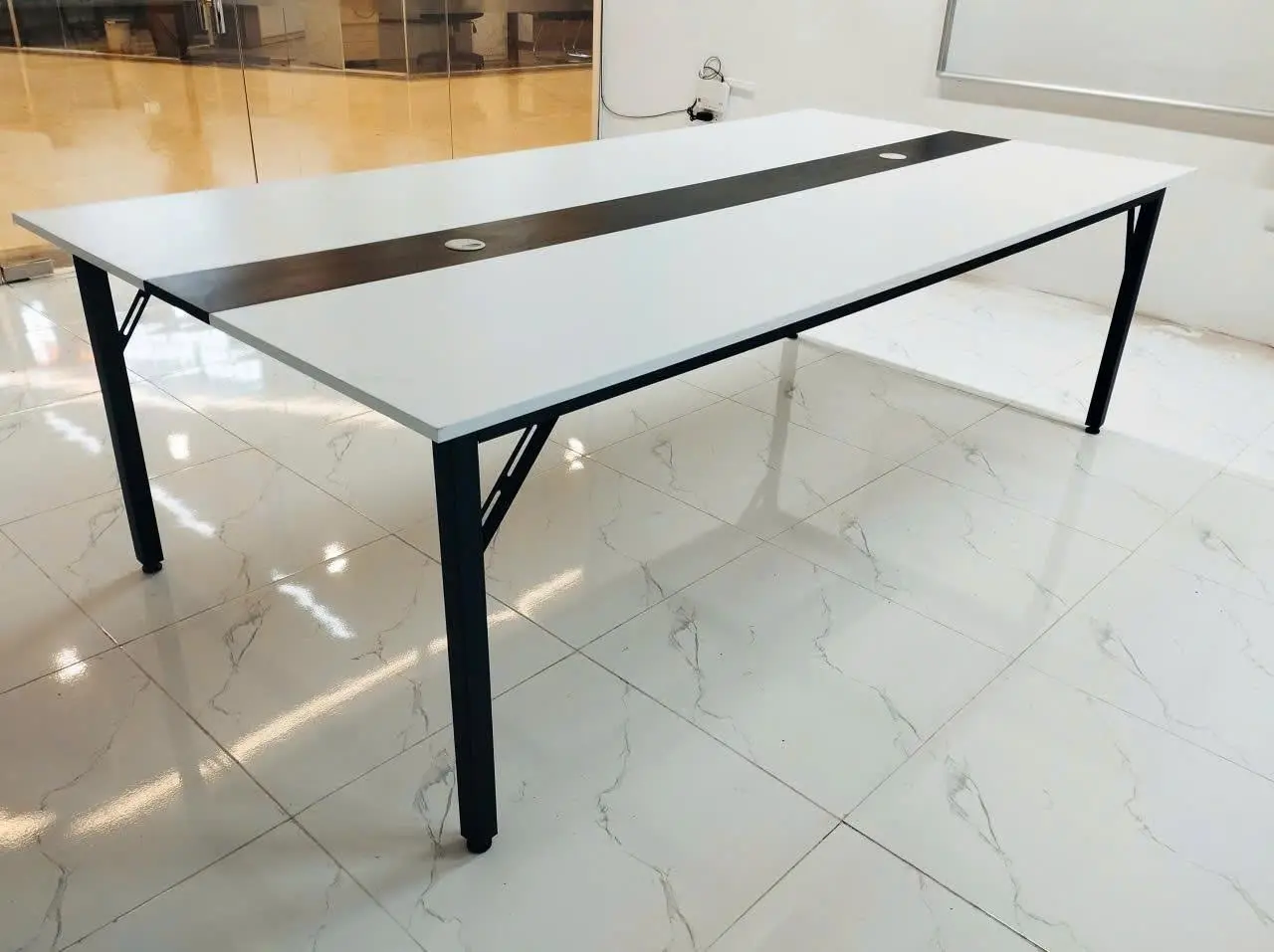 Ảnh thực tế Bàn Họp Chân sắt Độc Lập 2m4-HN1201