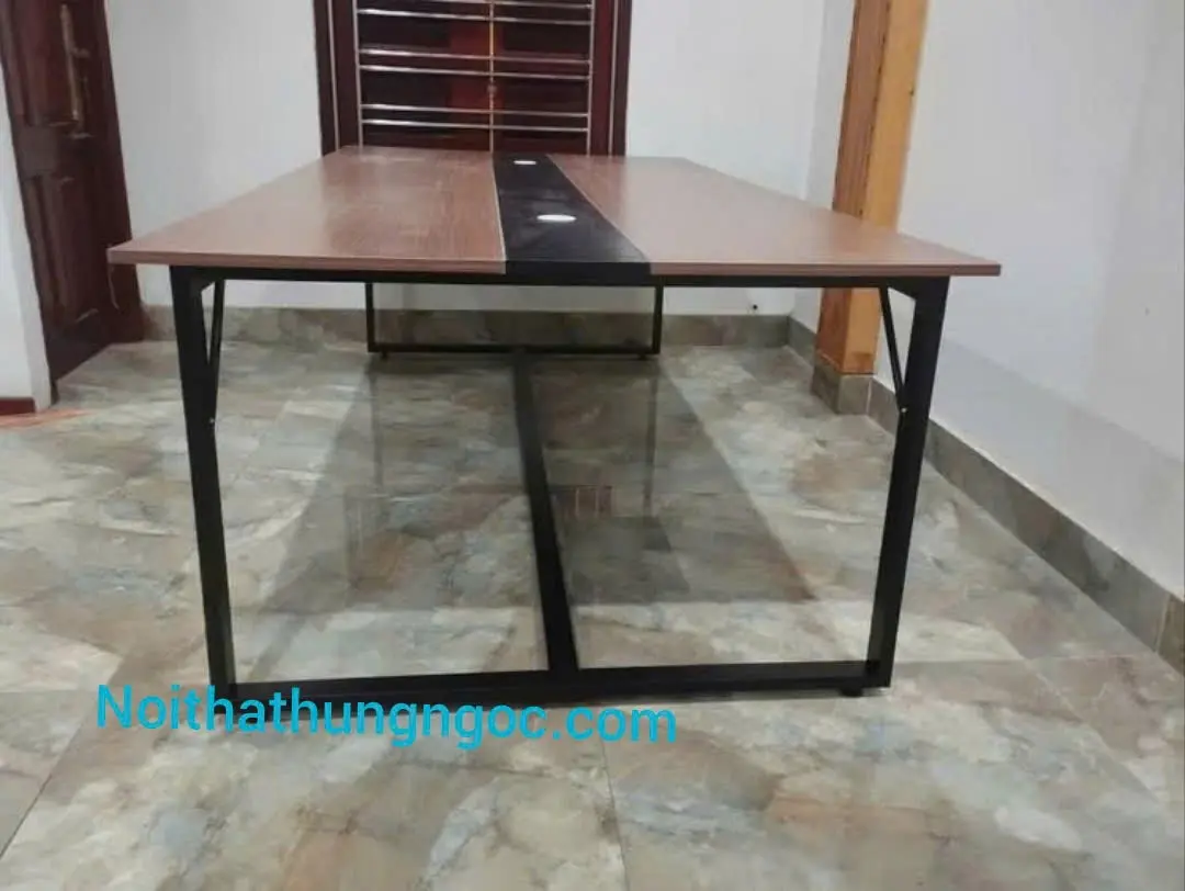 Hình ảnh thực tế Bàn Họp Chân Sắt HN1205