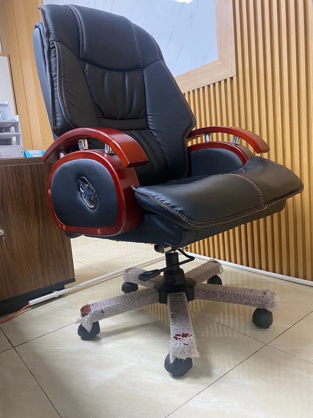 Ảnh thực tế Ghế Dám Đốc Ngả - Da Giá Rẻ -HN1705