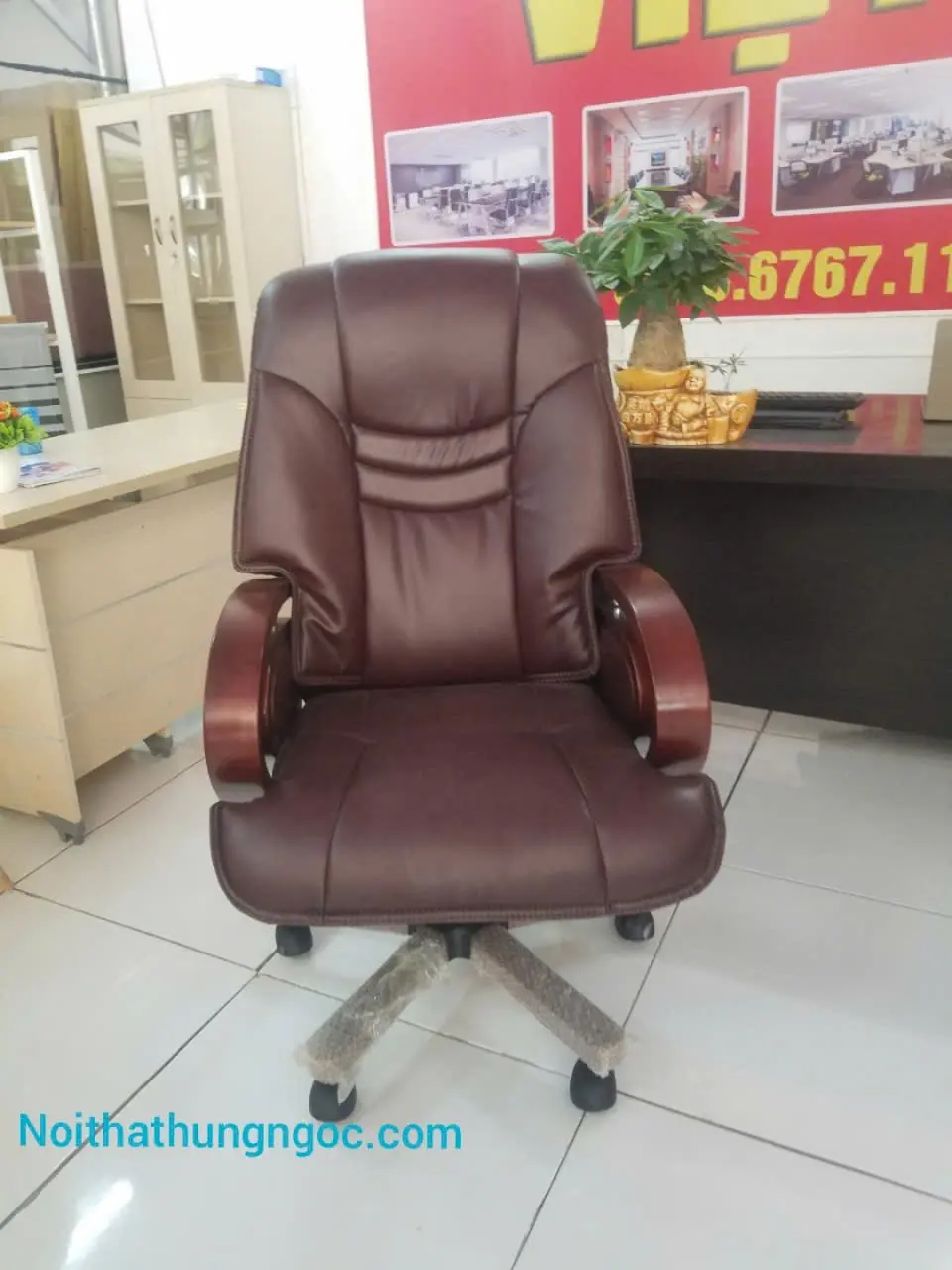 Ghế giám đốc ngả da màu da bò chân gỗ thực tế Nội Thất Hùng Ngọc
