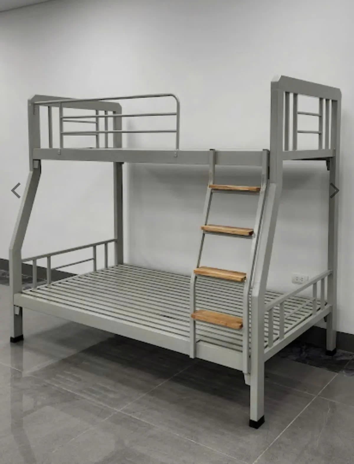 Ảnh thực tế Giường Sắt Lệch Tầng 1m2 Hộp To Cao Cấp HN409