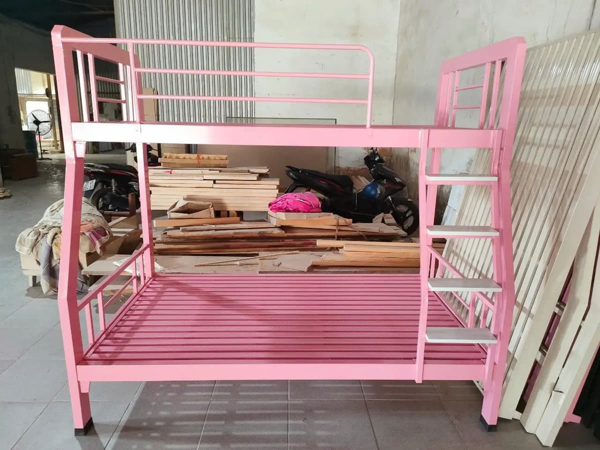 Ảnh thực tế Giường Sắt Lệch Tầng 1m2 Hộp To Cao Cấp HN409