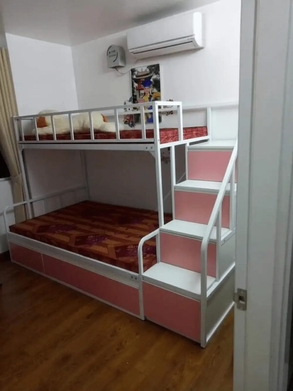 Ảnh thực tế Giường Sắt 2 Tầng Cao Cấp Kết Hợp Bậc Thang Hộp Gỗ HN412